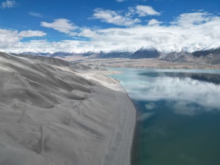 (miniature) Photo aérienne de la zone du lac Baisha