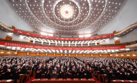 (miniature) Les délégués participent à la session de clôture du 20e Congrès national du Parti communiste chinois (PCC) au Grand Palais du Peuple