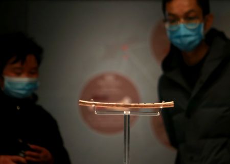 (miniature) Des gens visitent le musée du Henan lors des jours fériés du Nouvel An