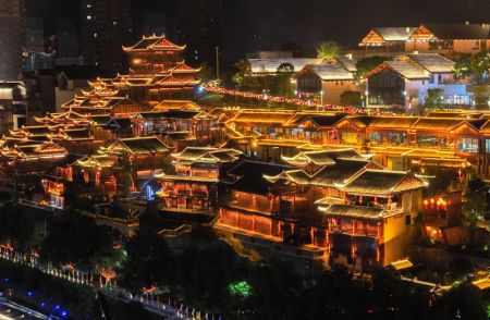 (miniature) Vue nocturne du district de Xuan'en de la préfecture autonome Tujia et Miao d'Enshi