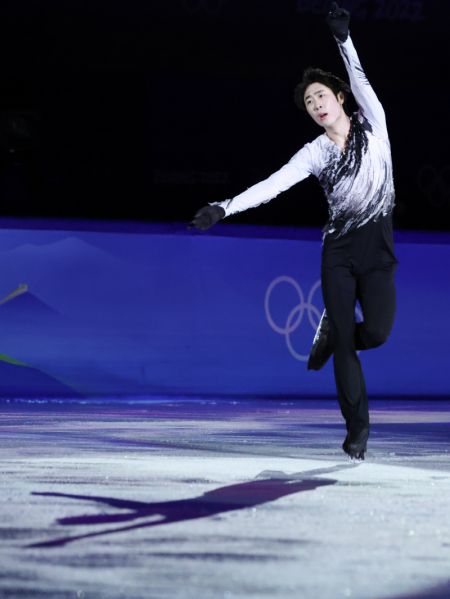 (miniature) Le Chinois Jin Boyang participe au gala de patinage artistique en marge des Jeux olympiques d'hiver de Beijing 2022