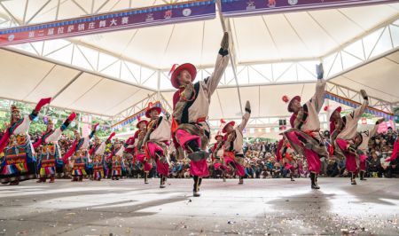 (miniature) La scène d'un concours de danse Guozhuang dans un parc