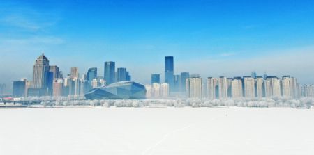 (miniature) Vue aérienne d'un paysage de givre le long de la rivière Hunhe à Shenyang