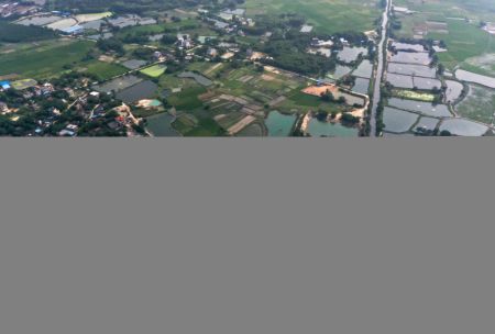 (miniature) Vue aérienne d'étangs à crevettes dans le district de Hepu à Beihai