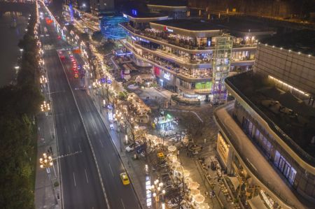 (miniature) Une foire nocturne dans l'arrondissement de Nan'an