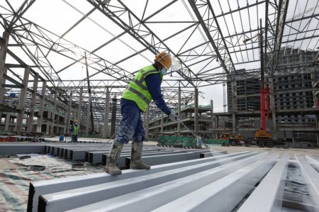 (miniature) Un ouvrier de la China Construction Eighth Engineering Division Corp