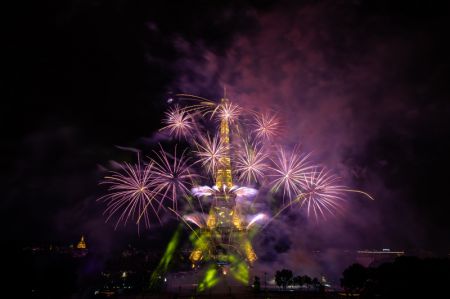 (miniature) Feux d'artifice près de la tour Eiffel