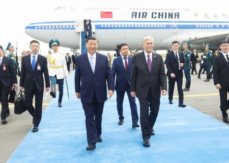 (miniature) Le président chinois Xi Jinping arrive le 2 juillet 2024 à Astana