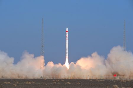 (miniature) Une fusée porteuse CERES-1 Y5 décolle du Centre de lancement de satellites de Jiuquan