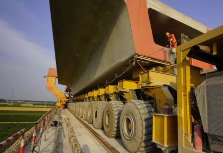 (miniature) Le chantier de construction du chemin de fer interurbain reliant Beijing