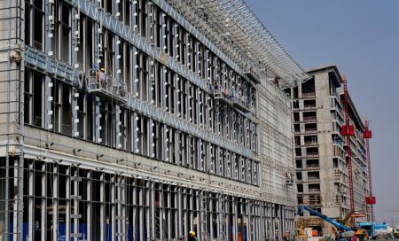 (miniature) Photo a&eacute;rienne prise le 8 avril 2021 montrant un site de construction du projet de centre de service des affaires dans la zone de Rongdong de la Nouvelle Zone de Xiongan