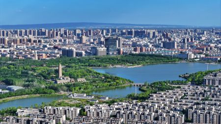 (miniature) Vue aérienne du lac Haibao à Yinchuan