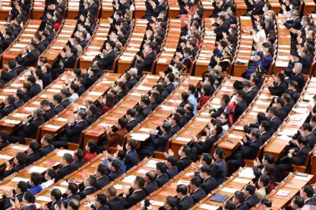 (miniature) Les délégués participent à la session de clôture du 20e Congrès national du Parti communiste chinois (PCC) au Grand Palais du Peuple