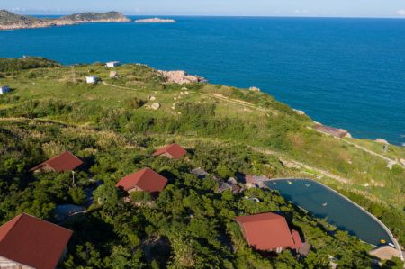 (miniature) Une photo aérienne prise le 28 juillet 2020 montre la vue d'un village hôtelier sur l'île de Nanji