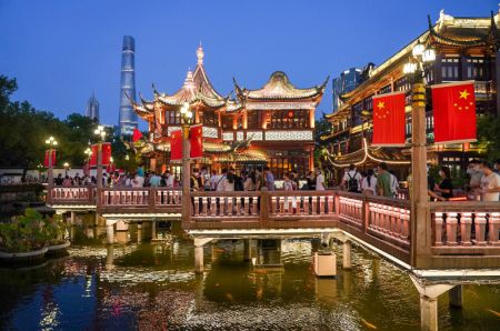 (miniature) Des gens visitent le jardin Yuyuan durant les congés d'une semaine de la fête nationale