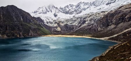 (miniature) Photo prise le 1er mai 2022 du glacier du Kula Gangri