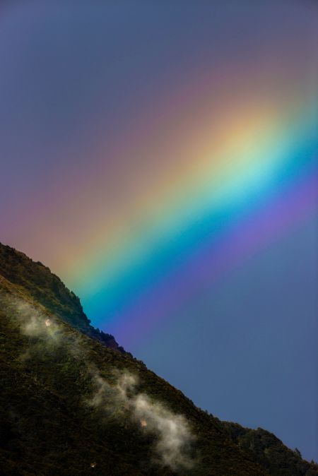 (miniature) Un arc-en-ciel apparaît au-dessus du lac Basum