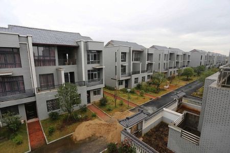 (miniature) Un millionnaire Chinois remplace gratuitement de vieilles maisons par des appartements luxueux