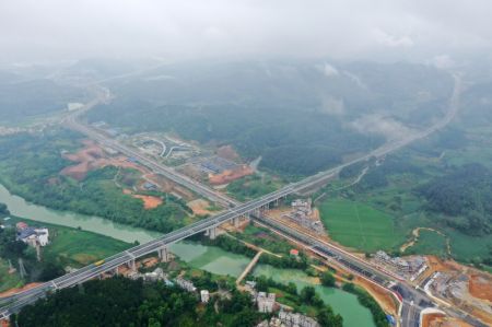 (miniature) Vue aérienne des routes dans le district autonome Yao de Bama