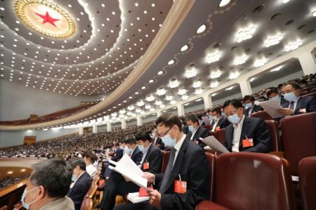 (miniature) Les députés assistent à l'ouverture de la troisième session de la 13e Assemblée populaire nationale
