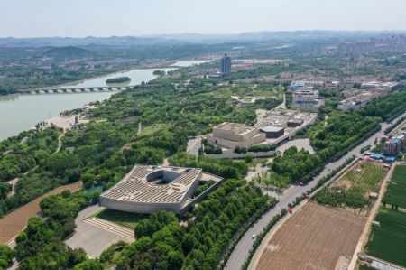 (miniature) Photo a&eacute;rienne du centre culturel de Qidu