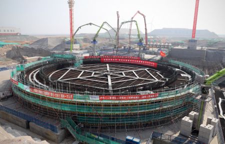 (miniature) Photo prise le 19 mai 2021 montrant la cérémonie d'ouverture de la construction du réacteur 3 de la centrale nucléaire de Xudapu à Huludao