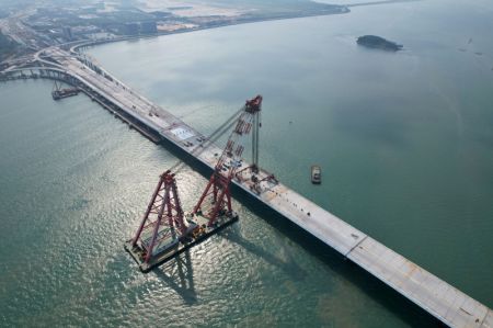 (miniature) Photo aérienne prise le 12 septembre 2022 du pont de Xiang'an en construction à Xiamen