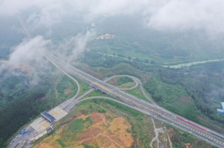 (miniature) Des routes du district autonome Yao de Bama