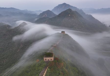 (miniature) La section de Dongjiakou de la Grande Muraille dans le district de Qianxi