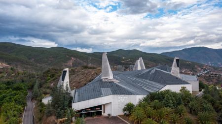 (miniature) La carri&egrave;re de fossiles de dinosaures de Lufeng