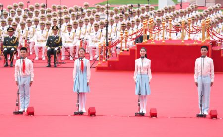 (miniature) Des représentants des membres de la Ligue de la jeunesse communiste chinoise et des jeunes pionniers rendent hommage au Parti communiste chinois (PCC) et expriment leur engagement dans la cause du Parti lors d'une cérémonie marquant le centenaire du PCC