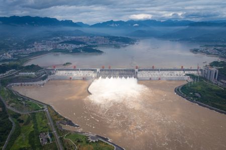 (miniature) Photo prise le 20 juillet 2024 par un drone d'une vue du barrage des Trois Gorges