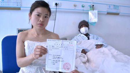 (miniature) Une Chinoise prête à se marier avec qui paiera les frais hospitaliers de son frère