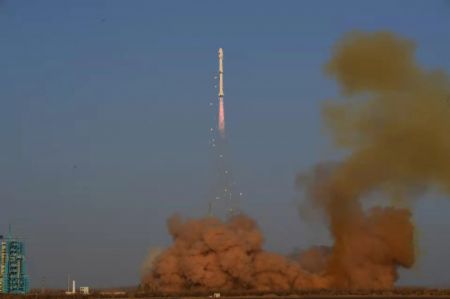 (miniature) Une fusée porteuse Longue Marche-4C transportant le satellite Gaofen-3 03 décolle du Centre de lancement de satellites de Jiuquan