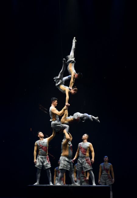 (miniature) Spectacle acrobatique dans le cadre du gala de la 11e édition de l'Exposition acrobatique de Chine