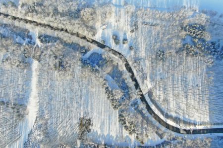 (miniature) Vue aérienne d'un paysage de givre le long de la rivière Hunhe à Shenyang