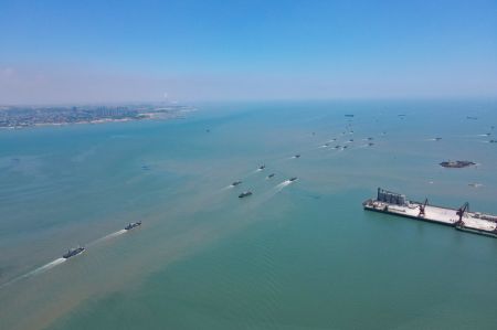 (miniature) Photo a&eacute;rienne de bateaux de p&ecirc;che dans la baie de Quanzhou