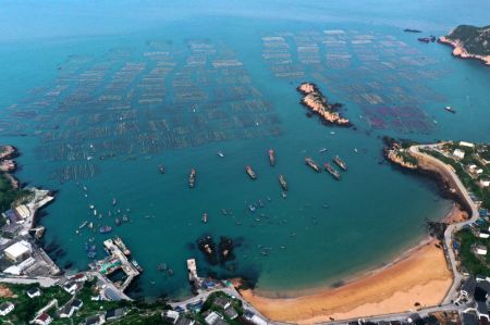 (miniature) Photo a&eacute;rienne d'une base d'&eacute;levage de moules dans le district de Shensi