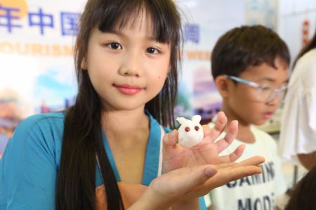 (miniature) Des enfants prennent part à l'édition 2022 de la Semaine du tourisme et de la culture de la Chine à dar es Salaam