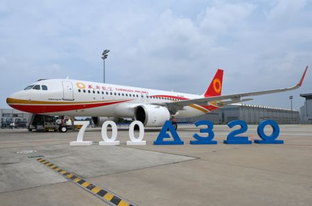 (miniature) Un avion A320neo livré à la compagnie Chengdu Airlines