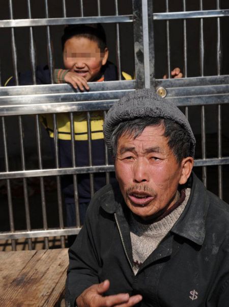 (miniature) Chine : un homme garde son petit-fils de 14 ans dans une cage