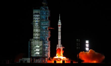 (miniature) Le vaisseau spatial habité Shenzhou-13
