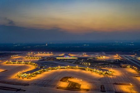 (miniature) Photo aérienne de l'aéroport international Tianfu de Chengdu