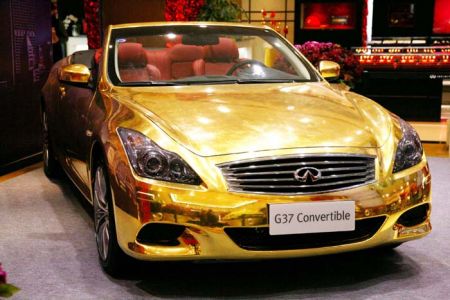 (miniature) Photo : une voiture Infiniti G37 en or