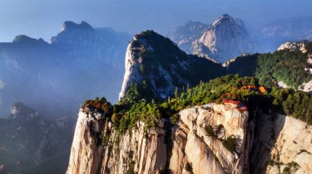 (miniature) Vue aérienne du mont Huashan au coucher du soleil