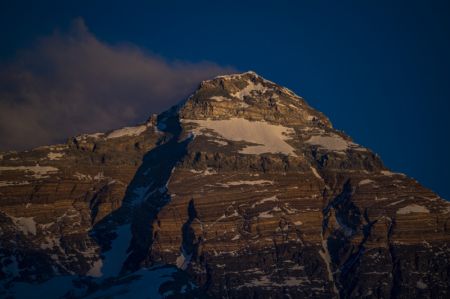 (miniature) Photo du mont Qomolangma au coucher du soleil