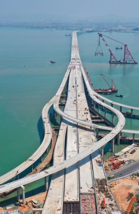 (miniature) Photo aérienne prise le 12 septembre 2022 du pont de Xiang'an en construction à Xiamen