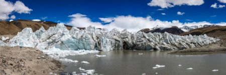 (miniature) Photo prise le 4 juin 2022 du glacier du Kula Gangri