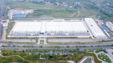 (miniature) Photo a&eacute;rienne prise le 24 mai 2022 montrant le centre de donn&eacute;es Tencent Qixing dans la Nouvelle Zone de Gui'an de la province chinoise du Guizhou (sud-ouest)