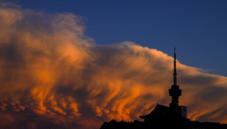 (miniature) Le coucher du soleil après la pluie à Changchun